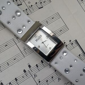 Mudd White Quartz Wearable